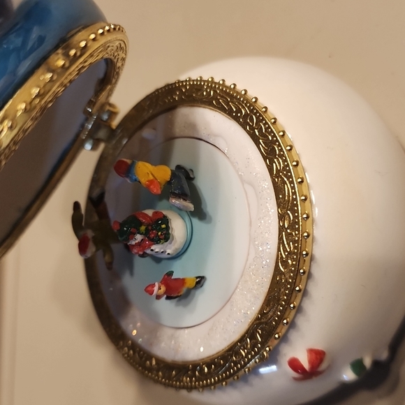 SALE⚡️PORCELAIN Snowman HIDDEN MUSIC BOX ORNAMENT about 4.25" - Picture 4 of 9
